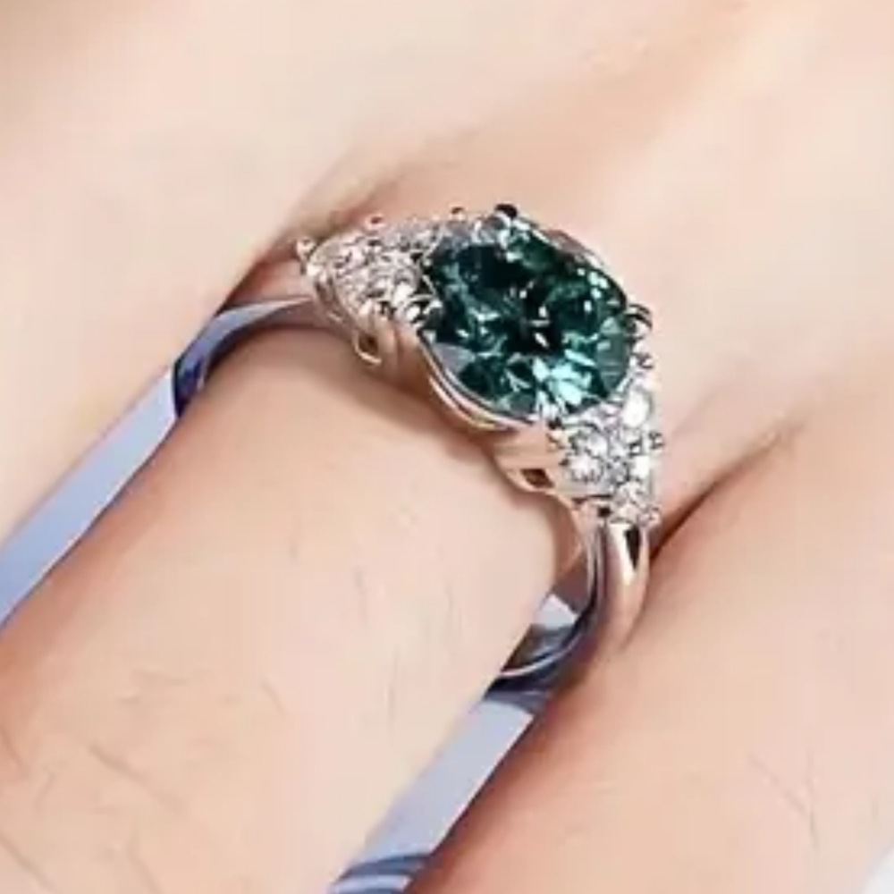 New stunning New Blue Green Crystal Solitaire Ring Silver Tone - Picture 3 of 3